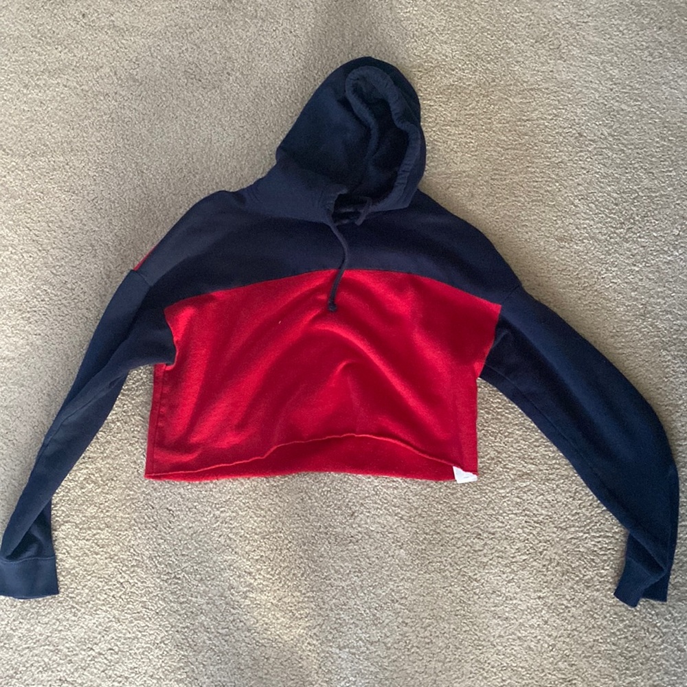 hollister very cropped sweatshirt